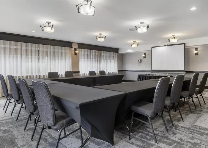 Pet Friendly hotel: Best Western Plus Chocolate Lake Hotel - Halifax